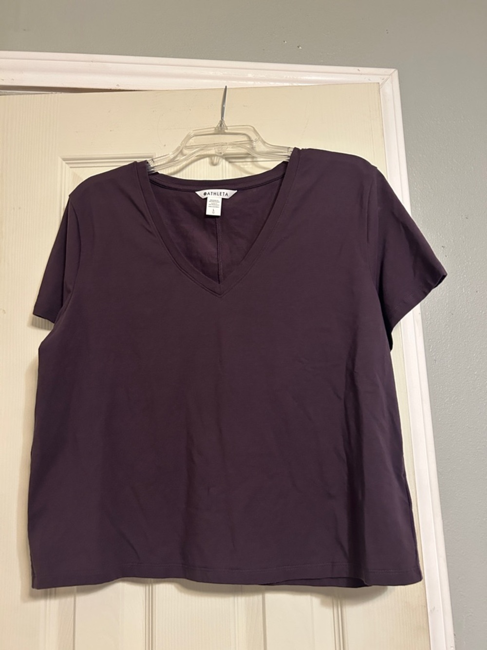 Athleta essentials purple vneck tee